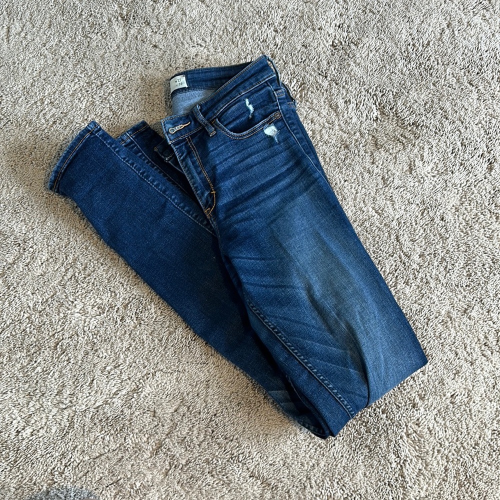 Dark wash skinny jean